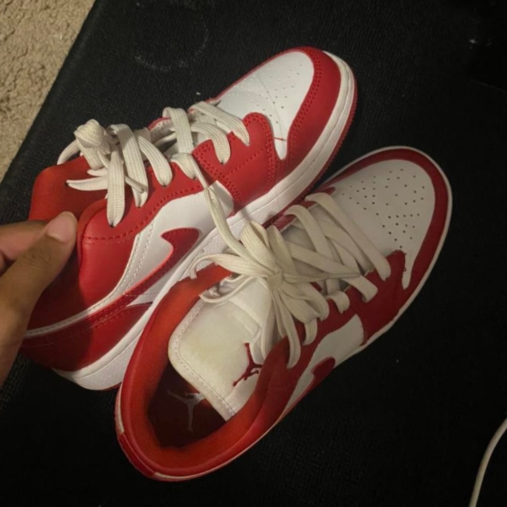 Gym red low 1s